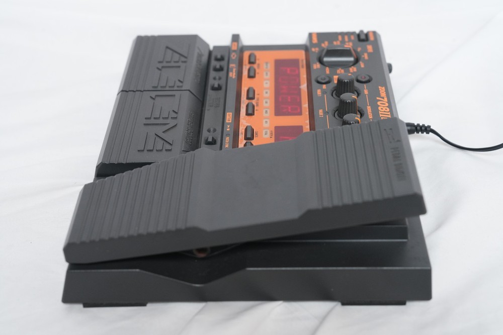 ZOOM 708II BASS EFFECTS PROCESSOR/MULTI-EFFECTOR