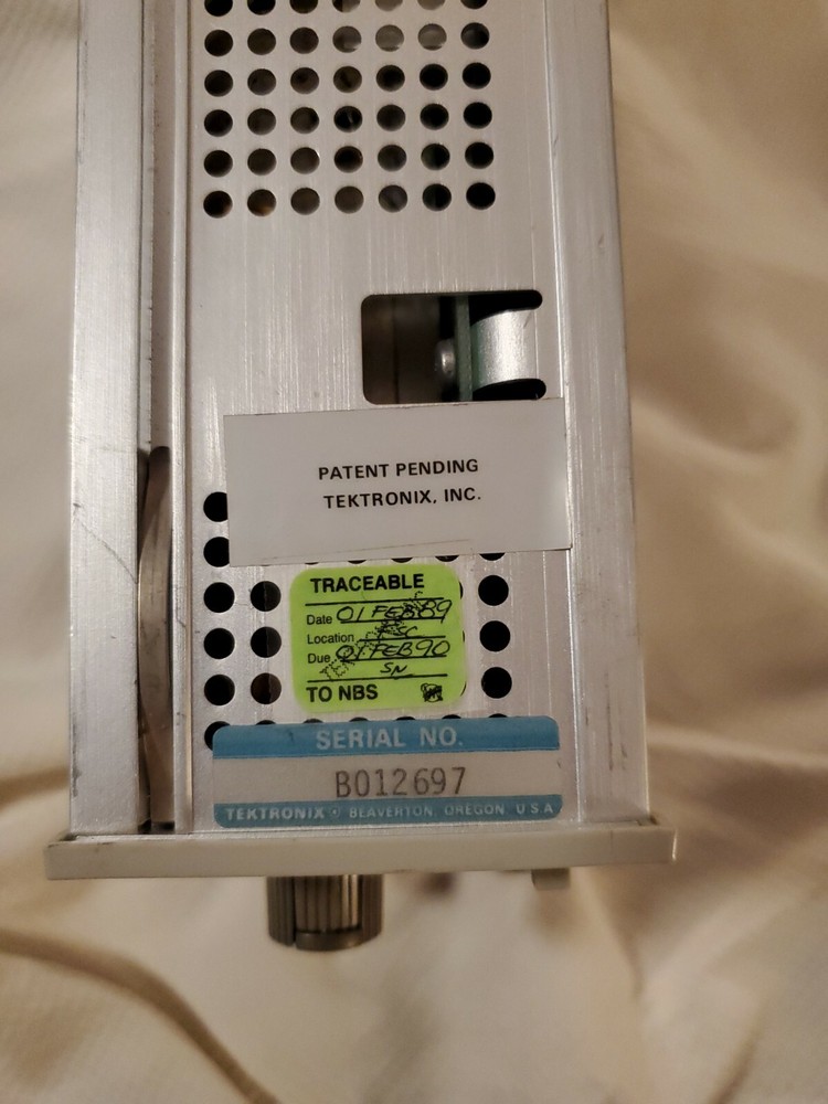 TEKTRONIX PLUG IN SG 504 LEVELED SINE WAVE GENERATOR