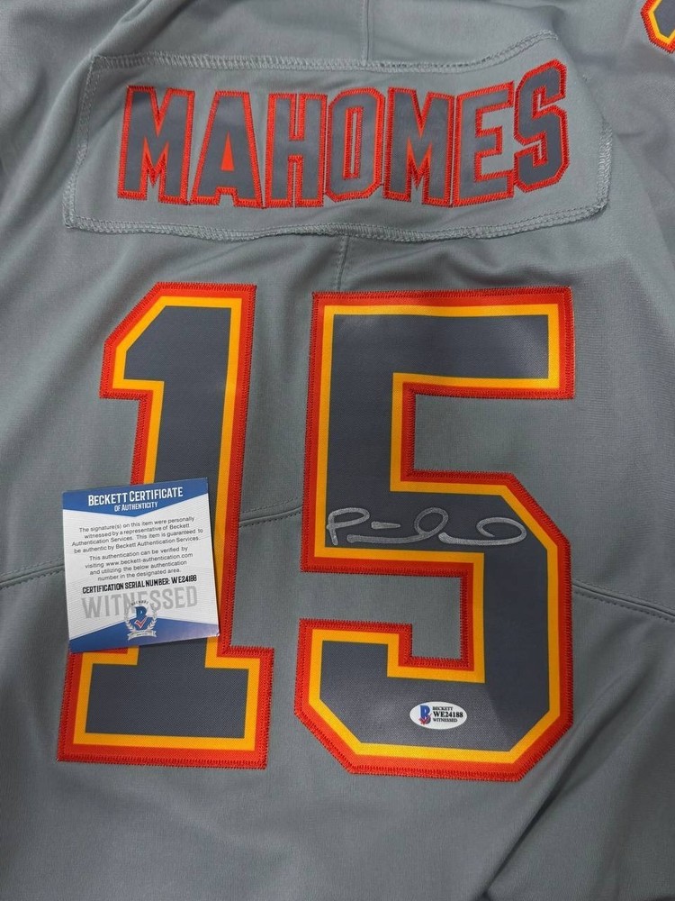 Hand Signed JERSEY Patrick Mahomes Autographed Size M BAS Authentication