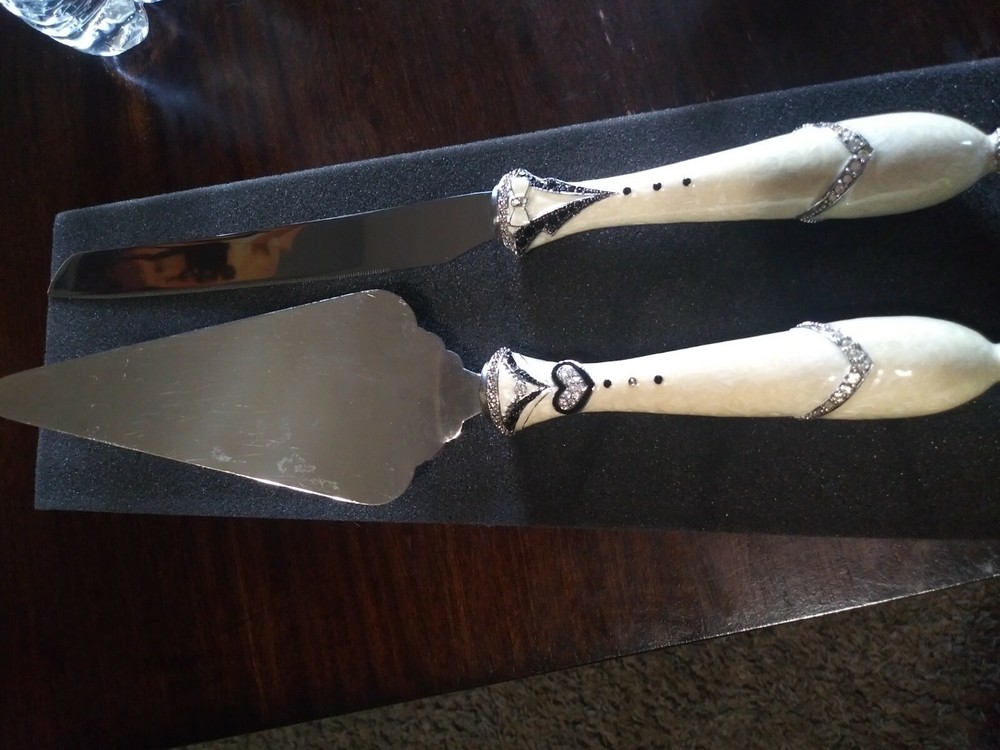 Things Remembered Wedding Cake Serving Set