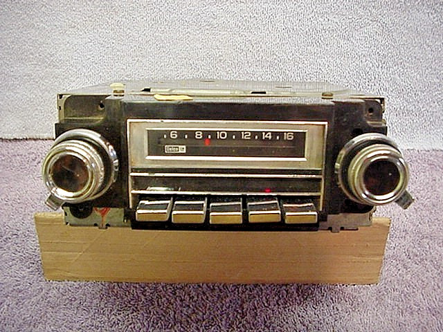 1973 - 1977 GM AM 8 Track Radio - Plays - Model 70BPBT2