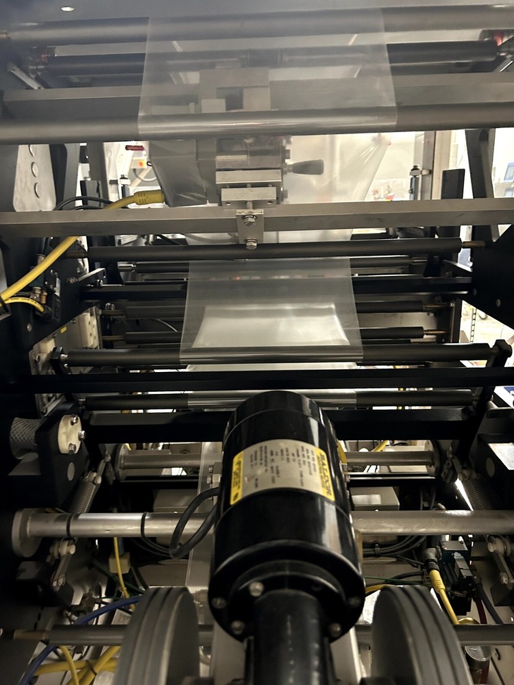 VFFS PACKAGING MACHINE TRIANGLE PACKAGING MACHINERY, BAGGER Model SB6C STAINLESS