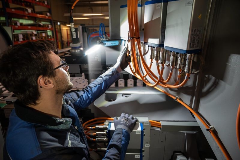 LED - wireless workshop light SLIM HAZ