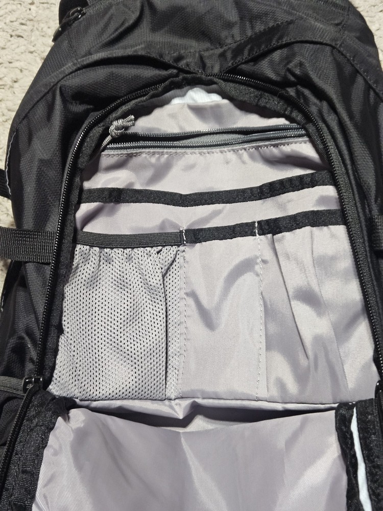 CamelBak Rim Runner 22 Hydration Pack 2.5L Zip Black Hiking Backpack EUC