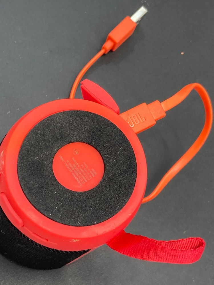 Red Bluetooth Wireless Speaker 19YX01RD ~ As-Is Untested