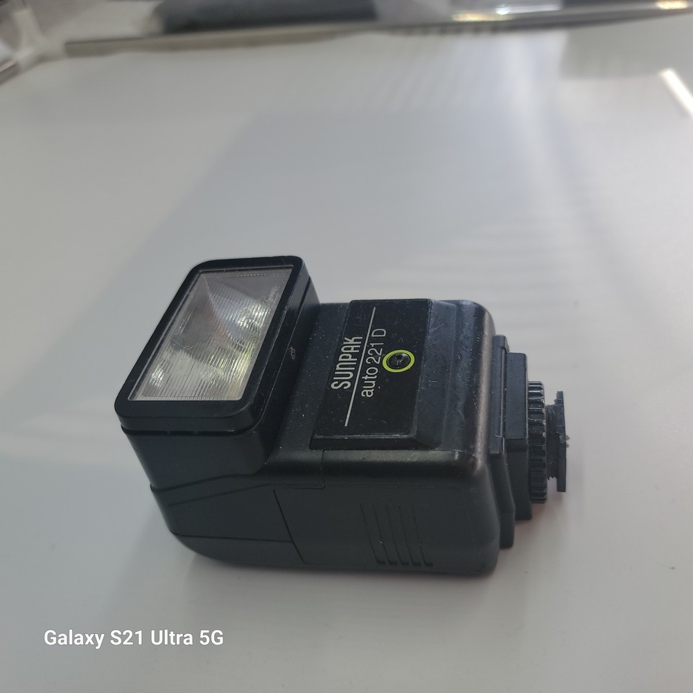 SunPak Auto 221 D Camera Flash Universal - Tested, Works!