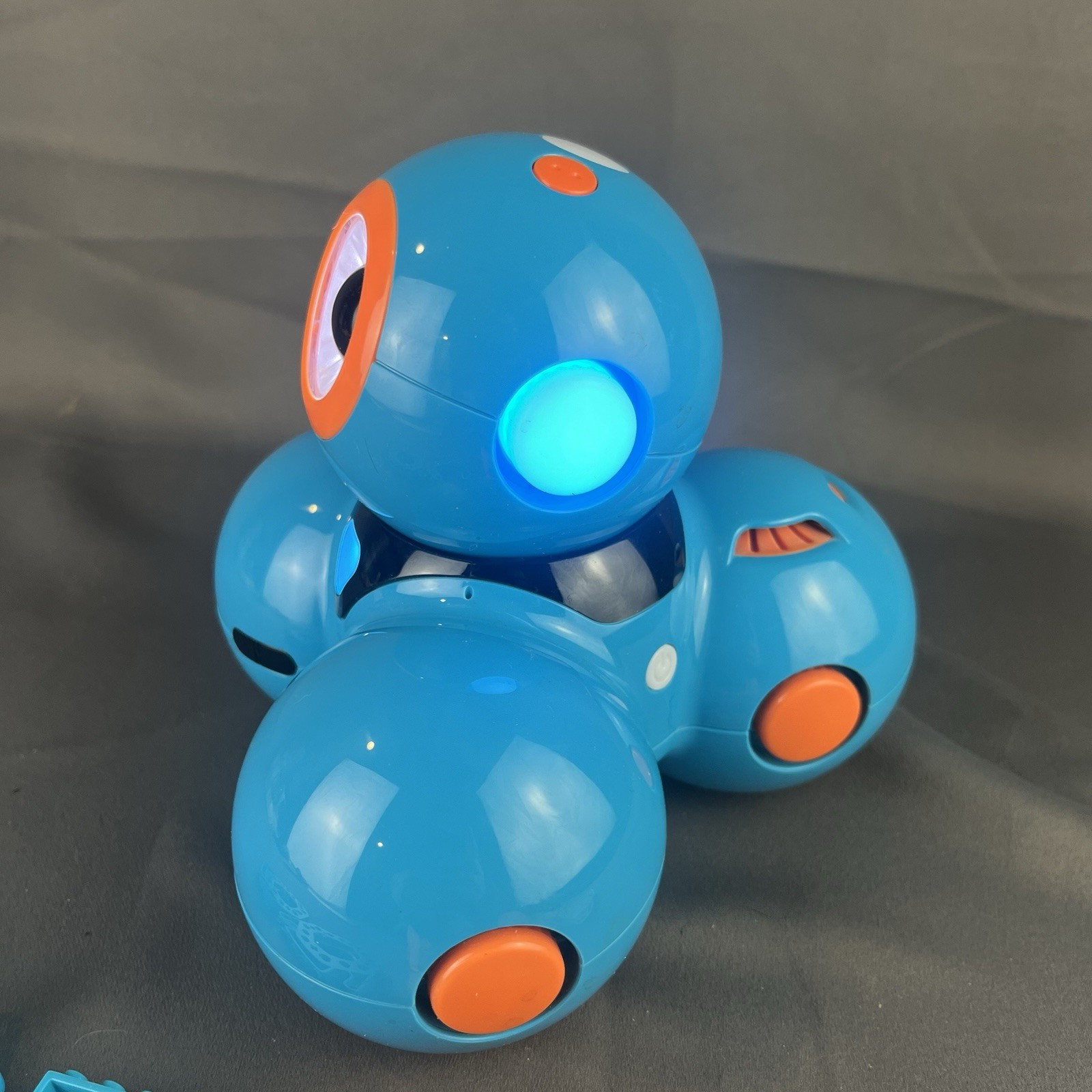 Wonder Workshop DA03 Dash Robot Blue Your Interactive Robotic With Accessories