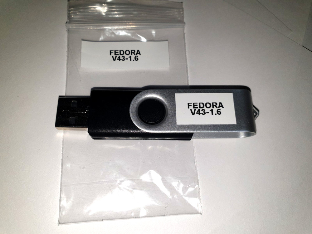 Linux Fedora V43-1.6, 64-bit, Bootable Live and Install USB Flash Drive