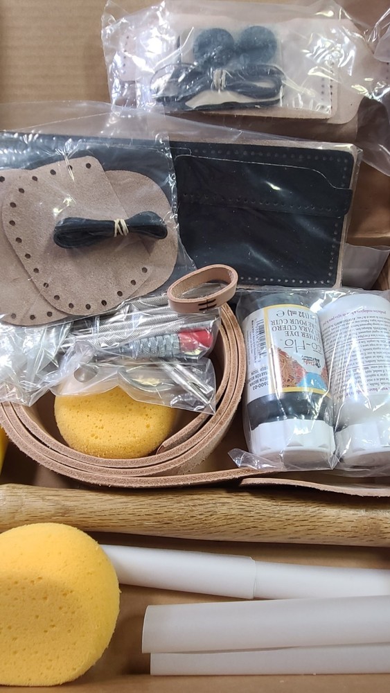 tandy leathercraft leather kit. 47 Pcs Set