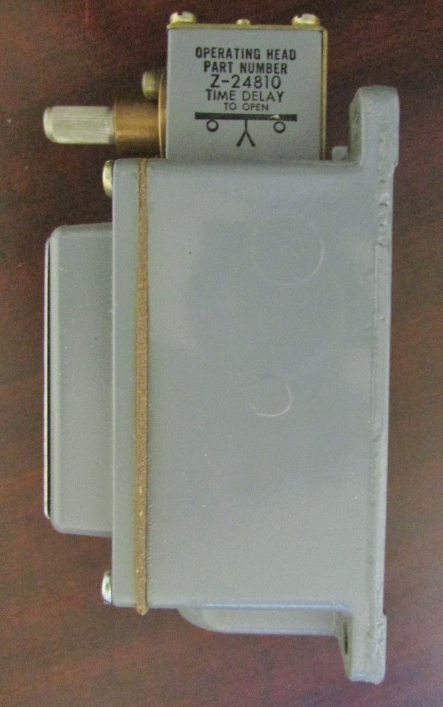 ALLEN BRADLEY Lever Type Time Delay Limit Switch 802T R4TD
