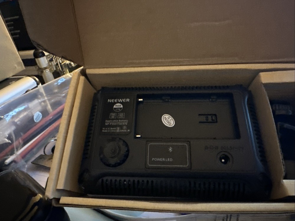 Neewer RGB 176 LED Light