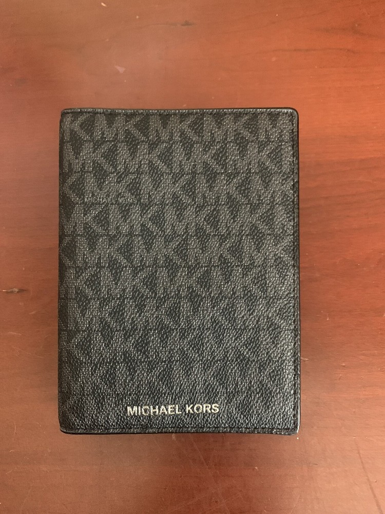 Michael Kors Gifting Passport Case - Black