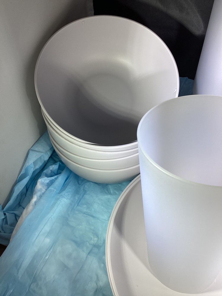 Room Essentials New In Original Package 20pc plastic dinnerware set Silver