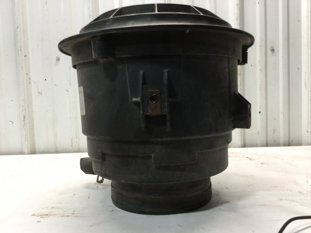 Freightliner M2 106 Air Cleaner - Used