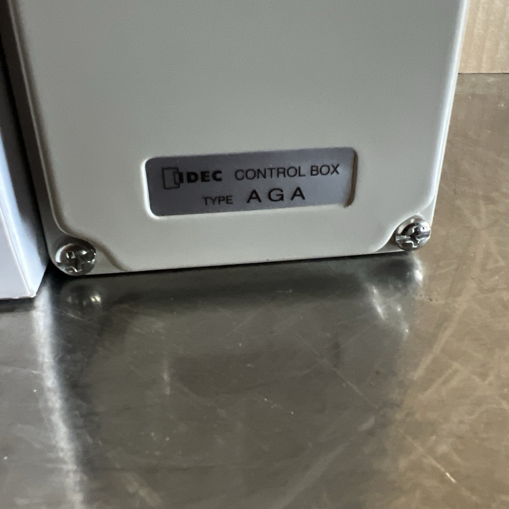 IDEC AGA310HLY Nos Surplus