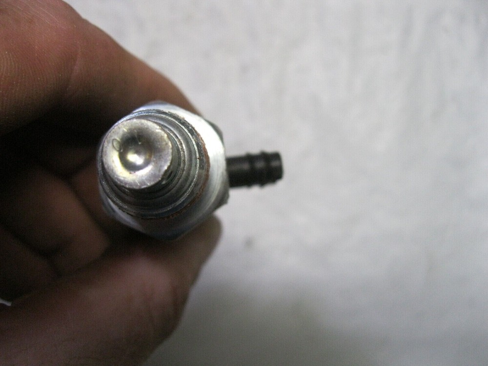 Ported Vacuum Switch Standard PVS16