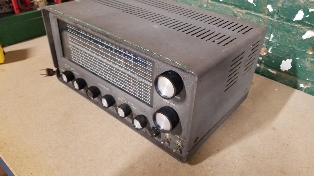 Lafayette S.W. / Communications Receiver, Model KT-320 - Powers On -Untested