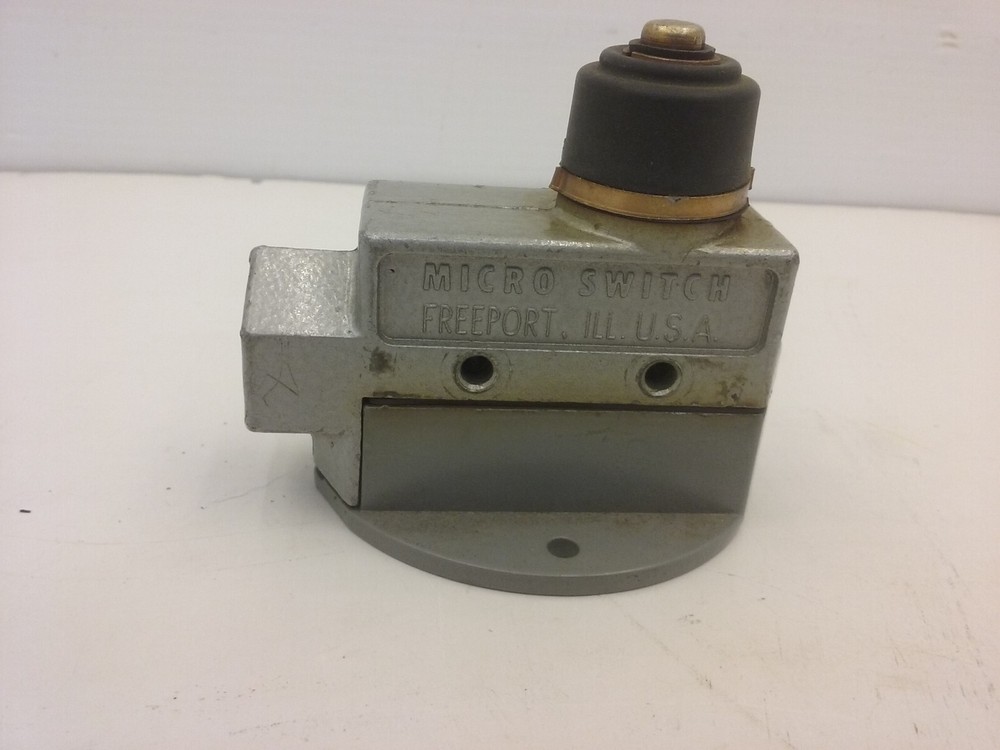 MICRO SWITCH BZV6-2RN PUSHBUTTON SWITCH 15A@ 125,250,480VAC 2A@ 600VAC