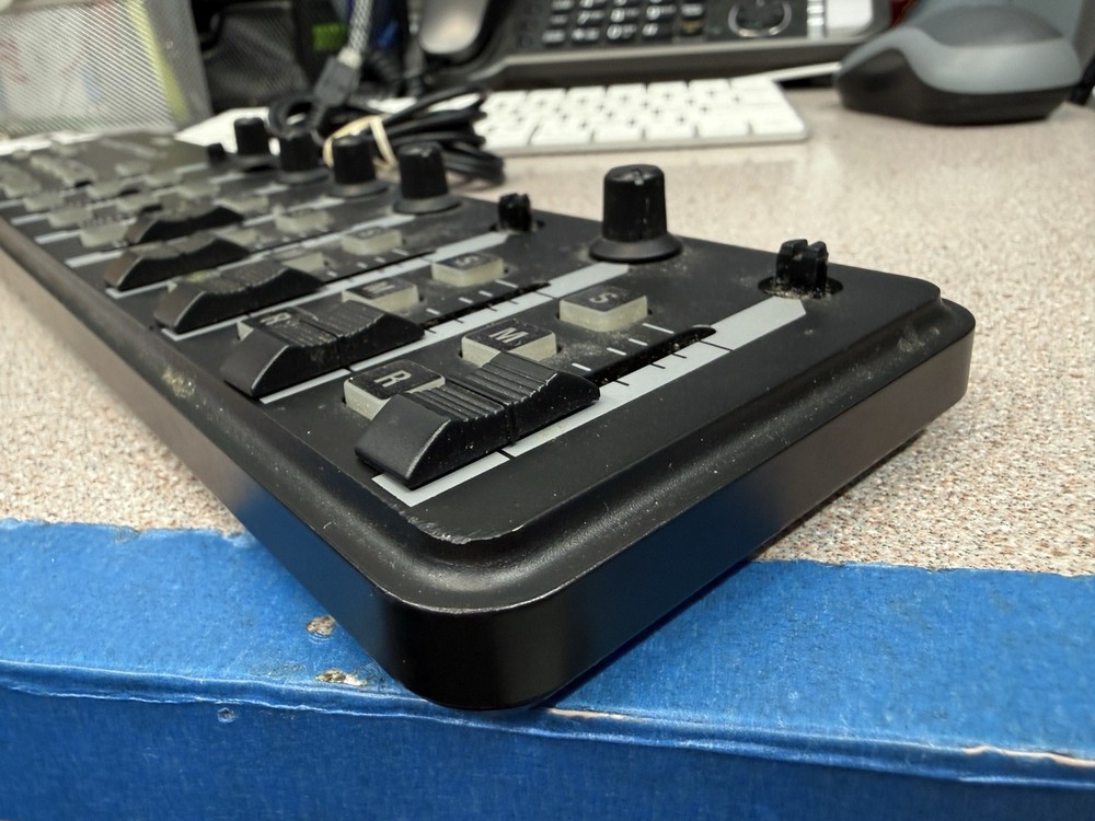 Korg Nano Kontrol 2 USB MIDI Controller Black Missing Few Knobs