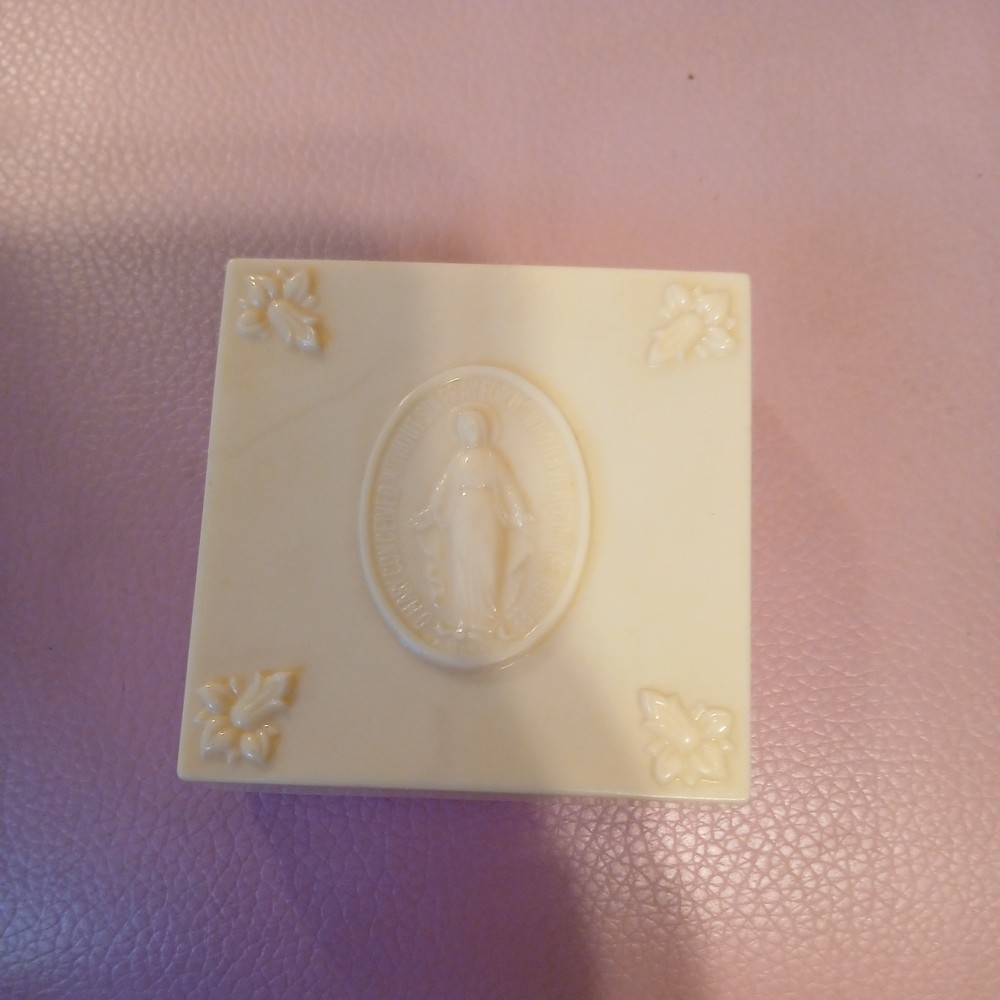 Vintage celluloid/plastic storage box Rosary Case Religious Virgin Mary