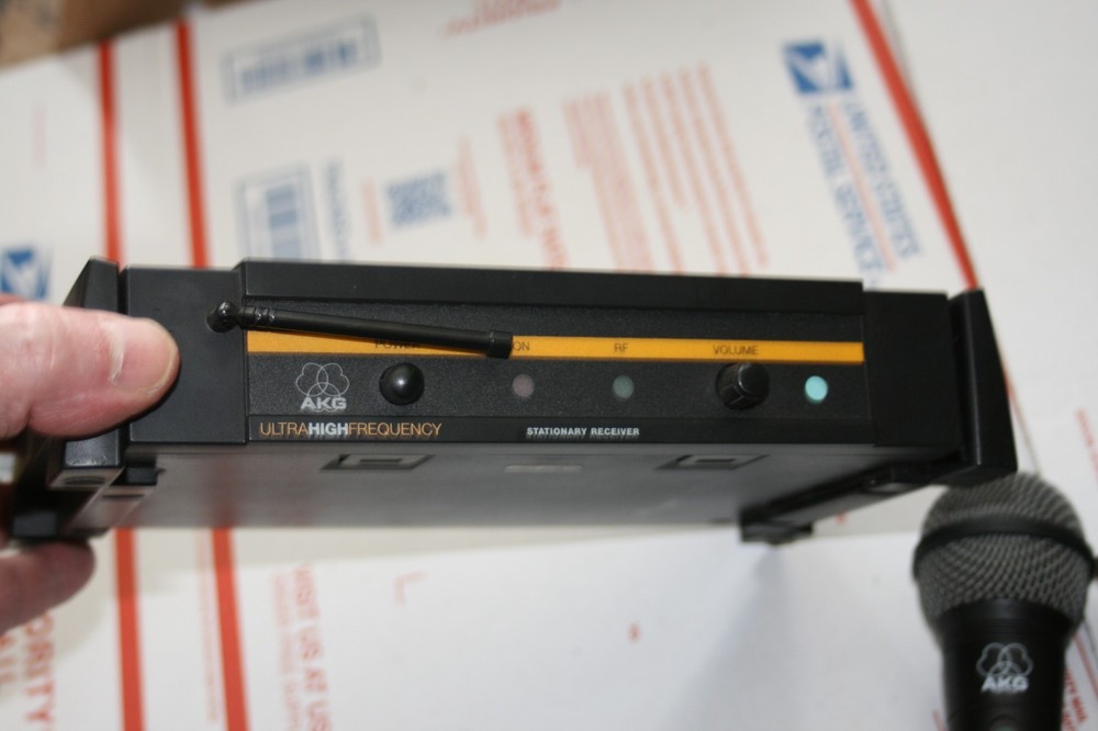 A.K.G WIRELESS SET DW1000 (SEE BELOW)