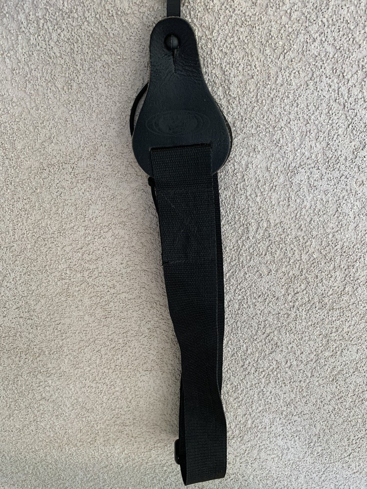 First Act Guitar Strap, Pre-Owned