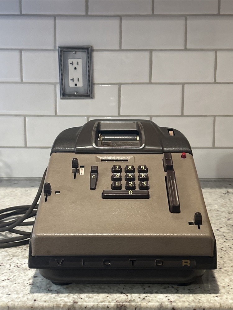 Victor Automatic Calculator Adding Machine Model 73 85 54, Powers On Read