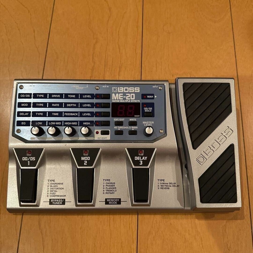 BOSS ME-20 guitar effects pedal Multi-Effects
