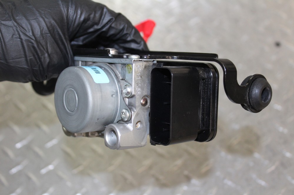 2014 TRIUMPH STREET TRIPLE R ABS ABS PUMP UNIT MODULE T2021487