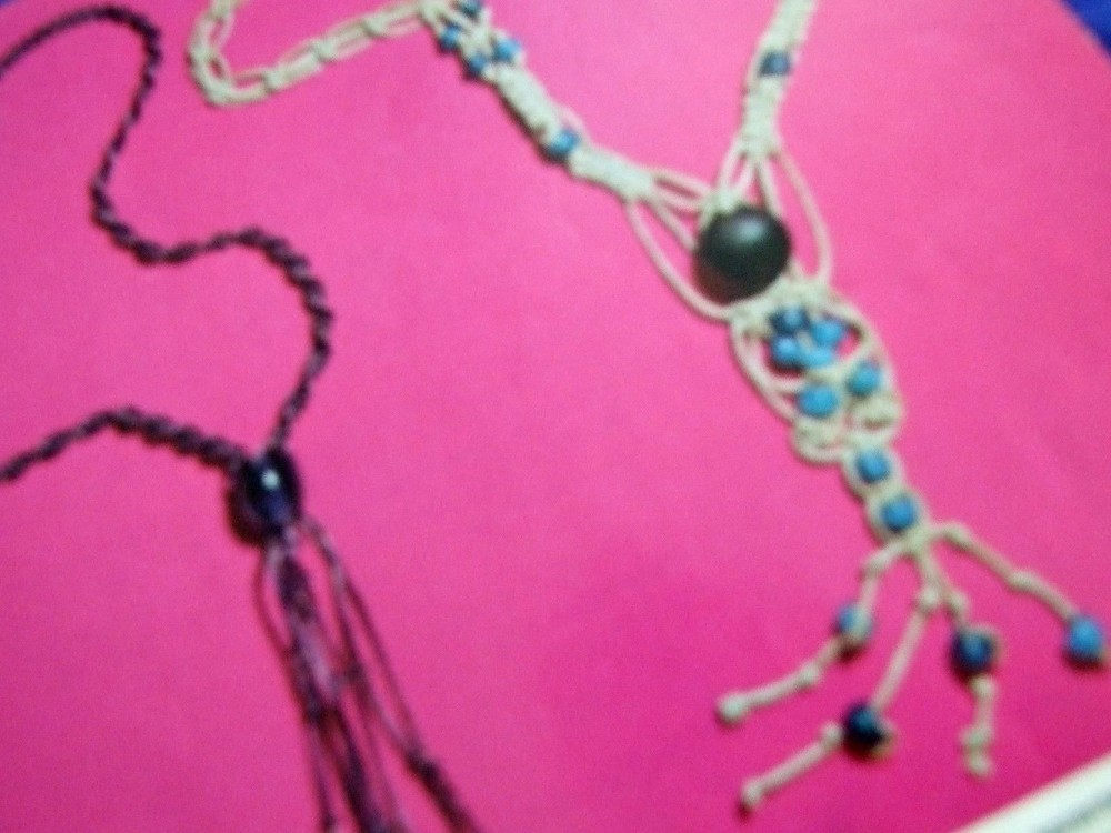 VINTAGE 1971 "MACRAME START TO FINISH MACRAME PATTERNS PURSES/BELTS&MORE