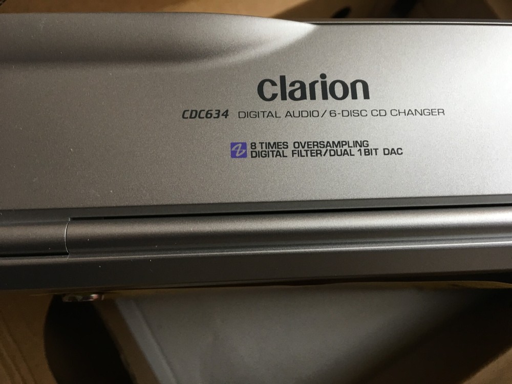Clarion CDC634 Auto 6 CD Disk Changer. Complete Kit in Original Box