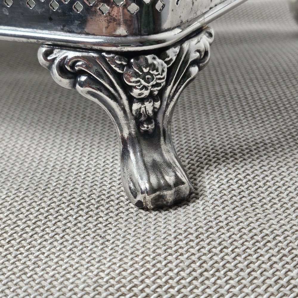 Vintage Oneida Silver Plated Pyrex Casserole Dish Holder Footed Serving Stand