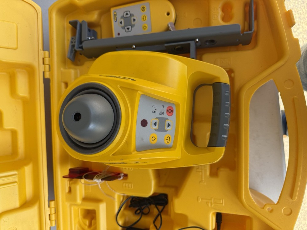 Trimble Spectra Precision HV301 Laser With tripod