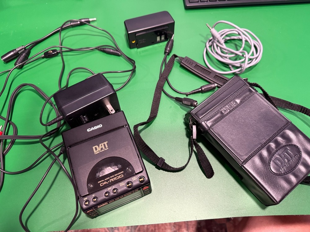CASIO DA-R100 DAT Portable Recorder Player Very Rare with extras!