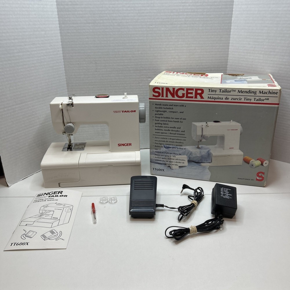 Singer Tiny Tailor Mending Machine TT600A w/Accessories Original Box