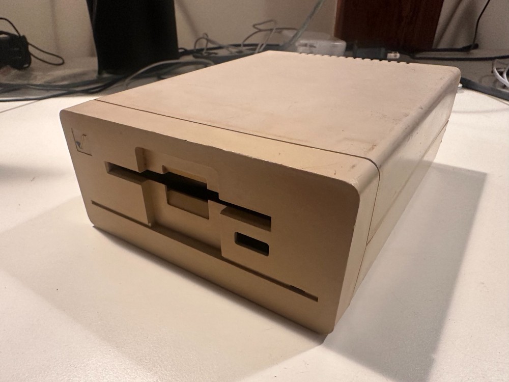 Commodore Amiga 1010 External Floppy Drive Enclosure CASING ONLY READ