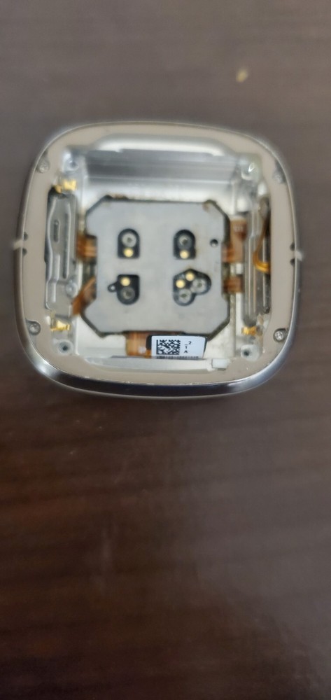 Fitbit Versa 3 Casing Also Works With Sense 1