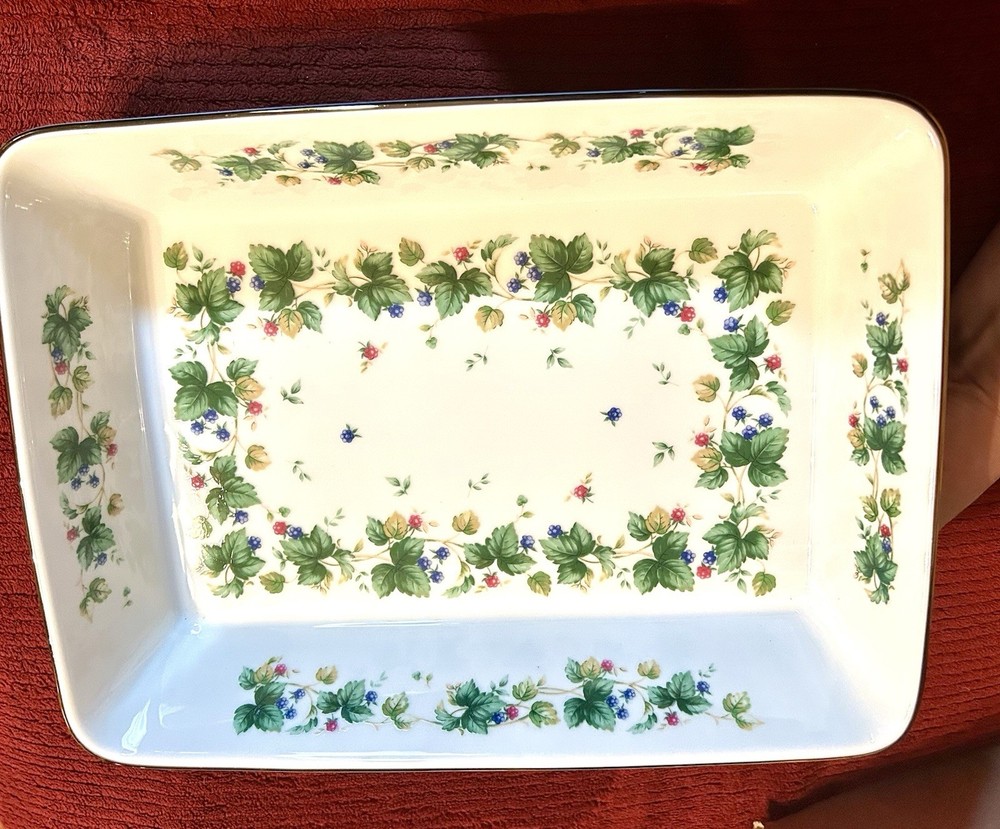 1990s Andrea by Sadek Vineyard 10” Oblong or Rectangular Baker (F)