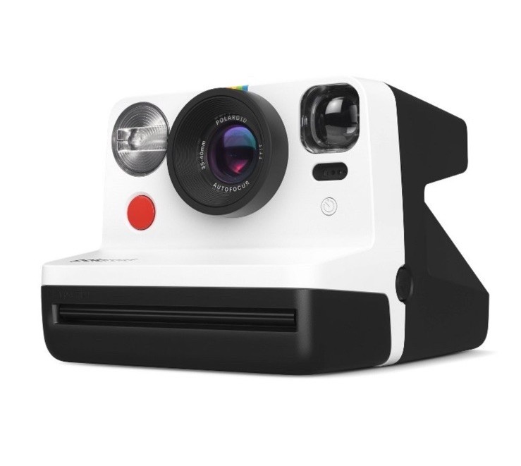 Polaroid Essentials Box: Film Camera with Automatic Focus & Polaroid 600 Format