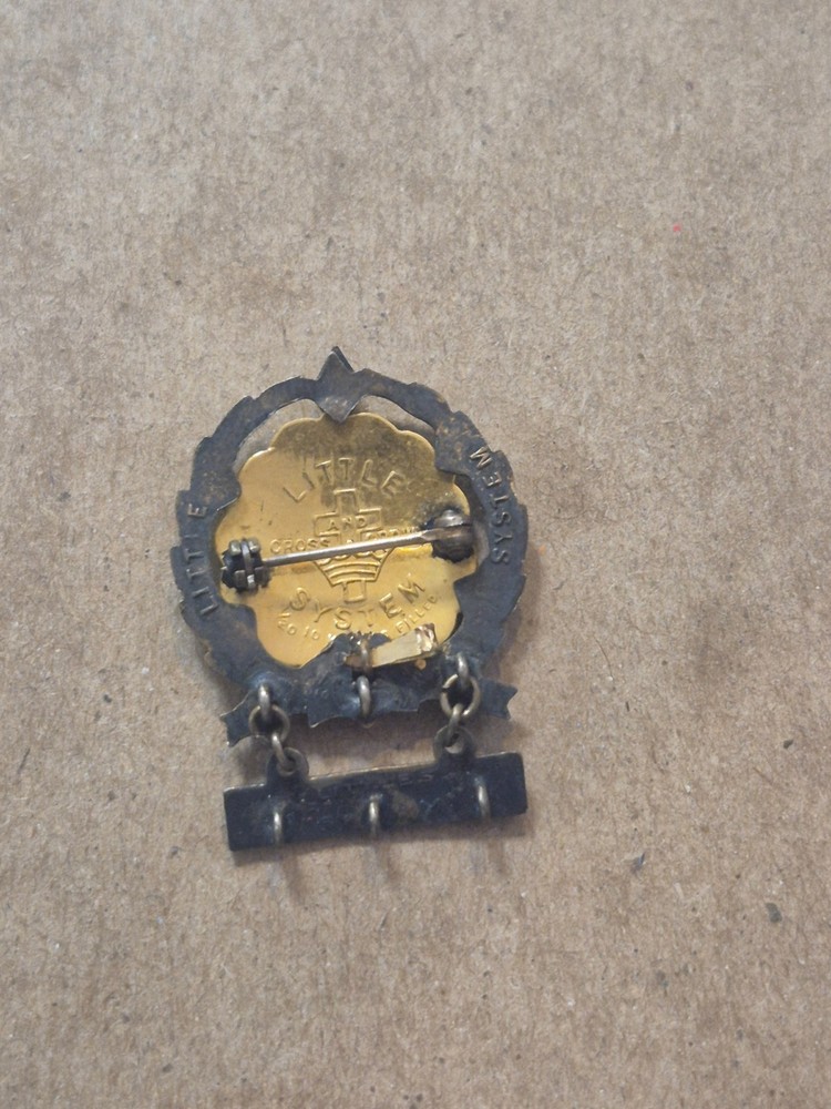 Cross & Crown. Bible Protestant second year/third year pin JP349
