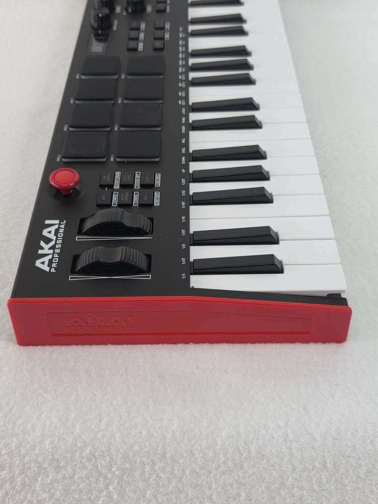 🟥🟥 Akai MPK Mini Plus 37-Key USB Midi Keyboard Controller Plus LLTGEM Case