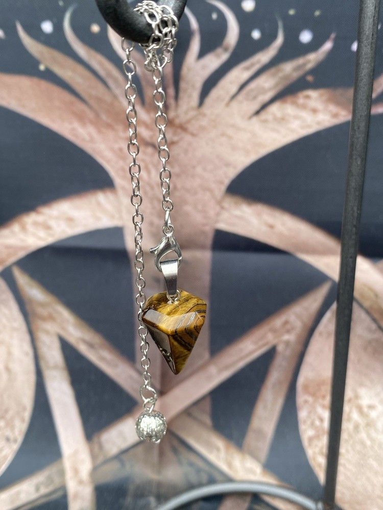 MAGICAL STONE PENDULUMS DIVINATION METAPHYSICAL