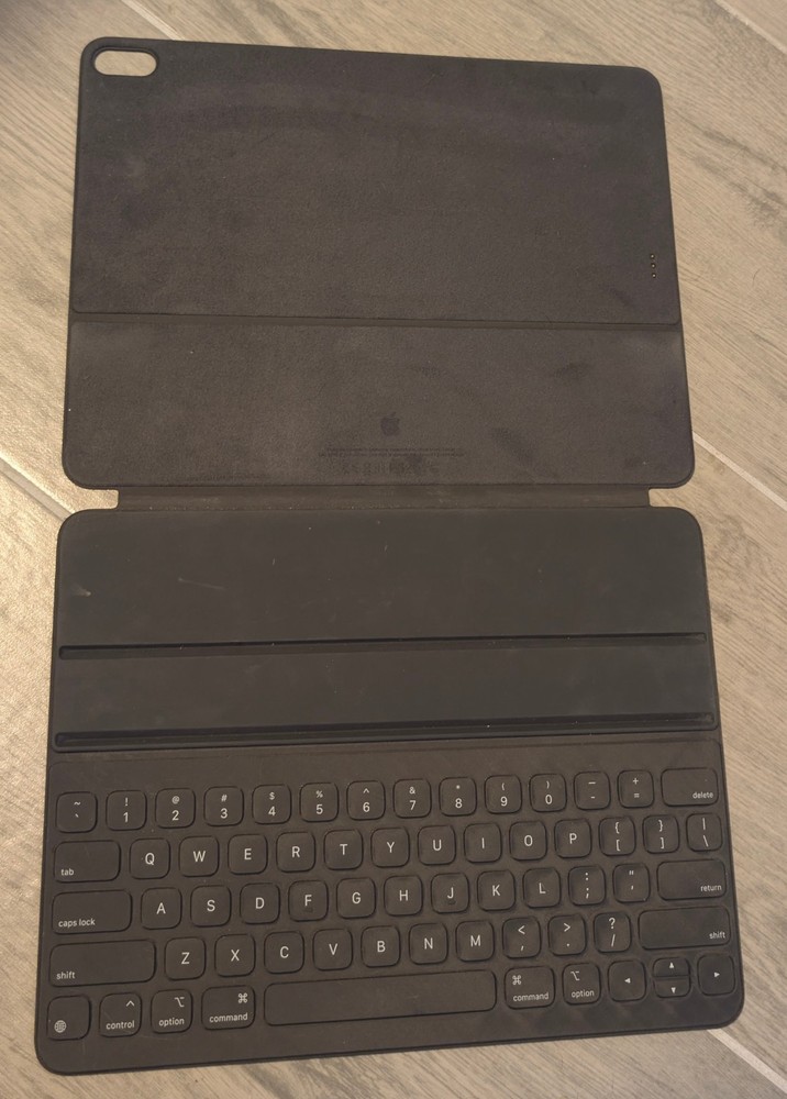 Apple iPad 12.9 inch 3rd Gen (A2014) Folio Keyboard Space Gray Used