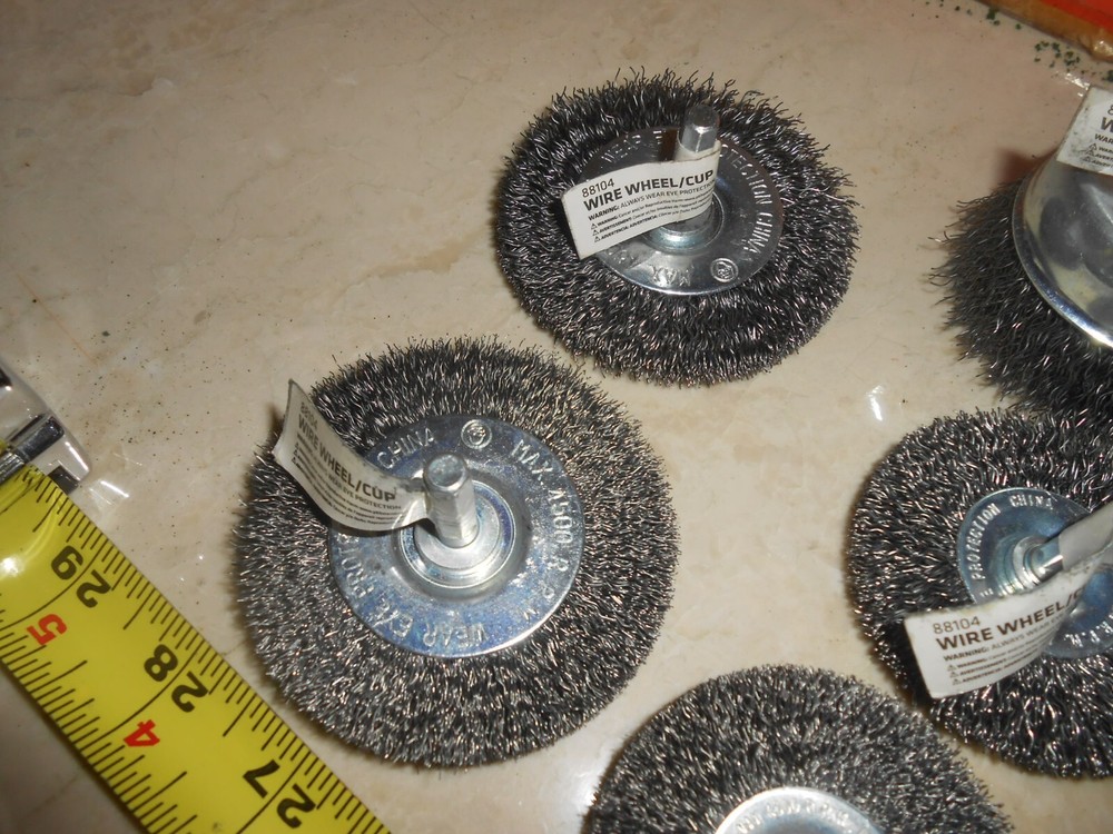 7 wheel & cup brushes. Various sizes.