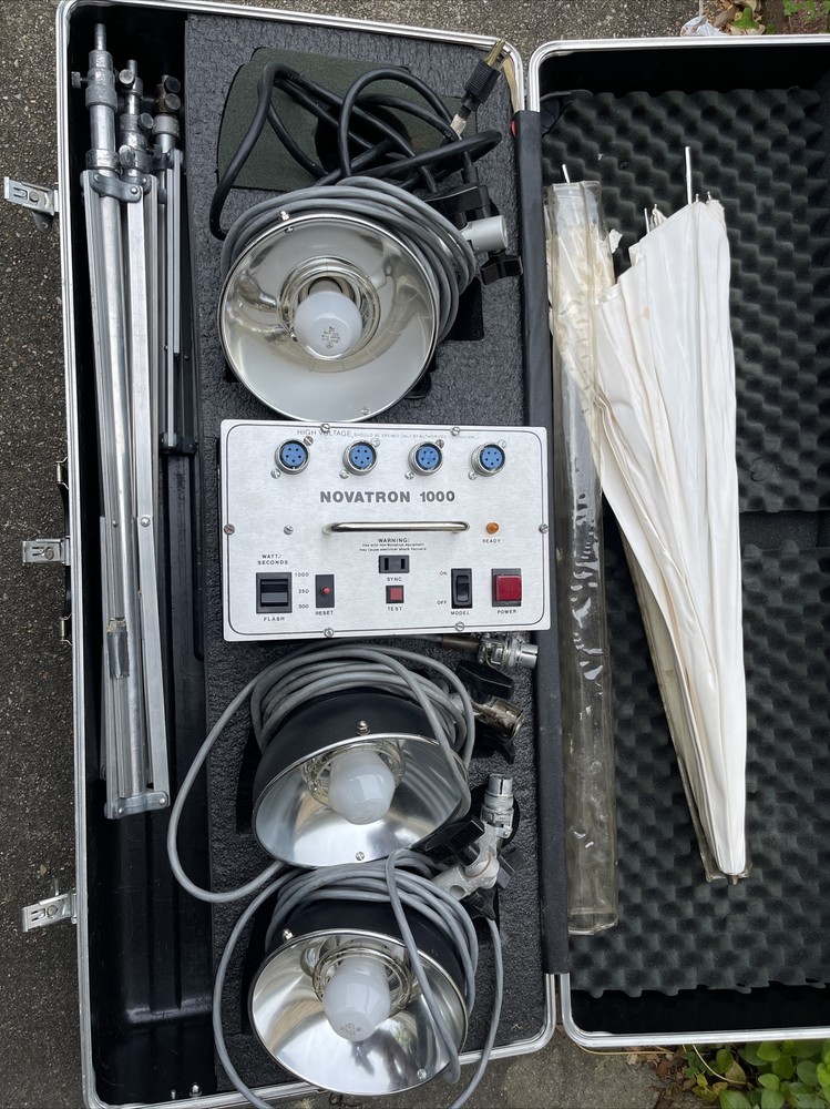 Novatron 1000 lights