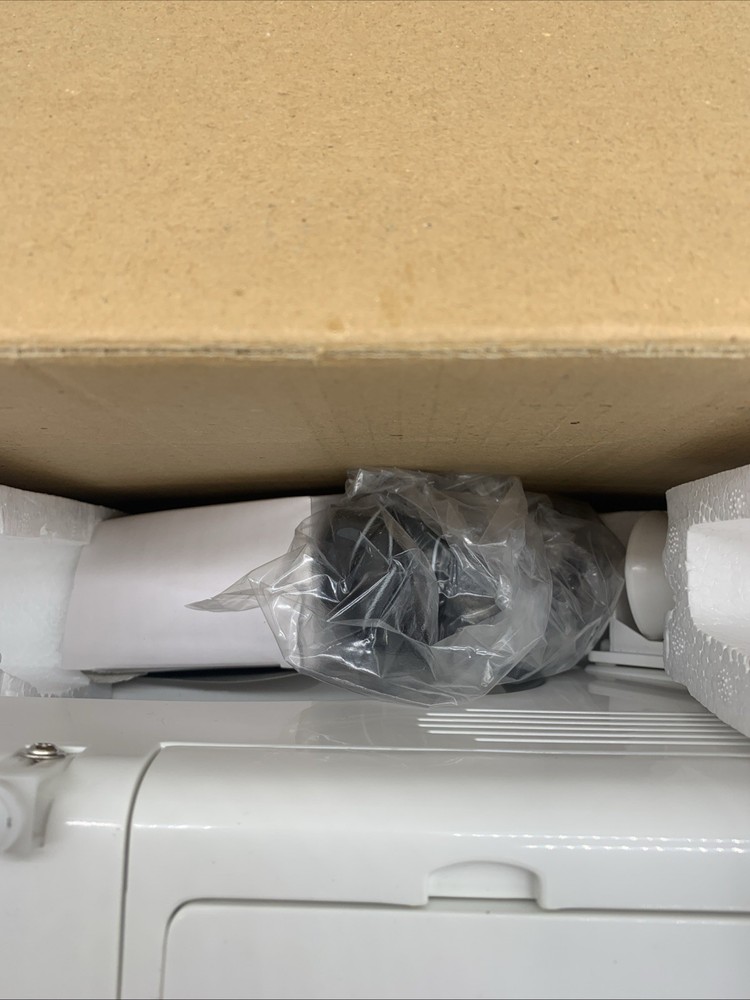 Singer® Tiny Tailor TT700 Electronic Mending/Sewing Machine-- Tested & Working