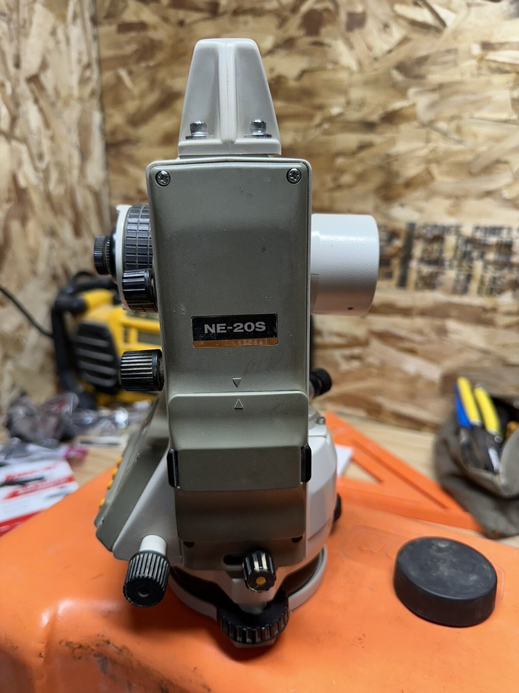 NIKON MODEL NE-20H DIGITAL THEODOLITE