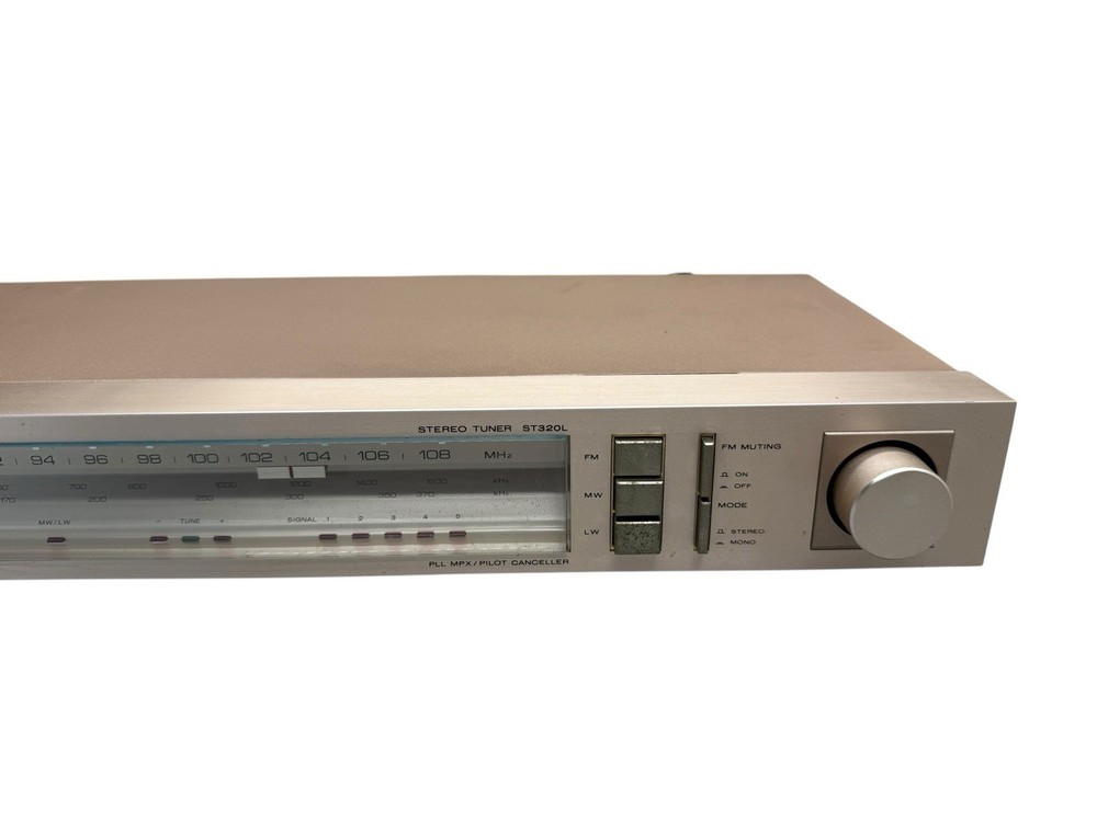 Technics ST320L Stereo Tuner