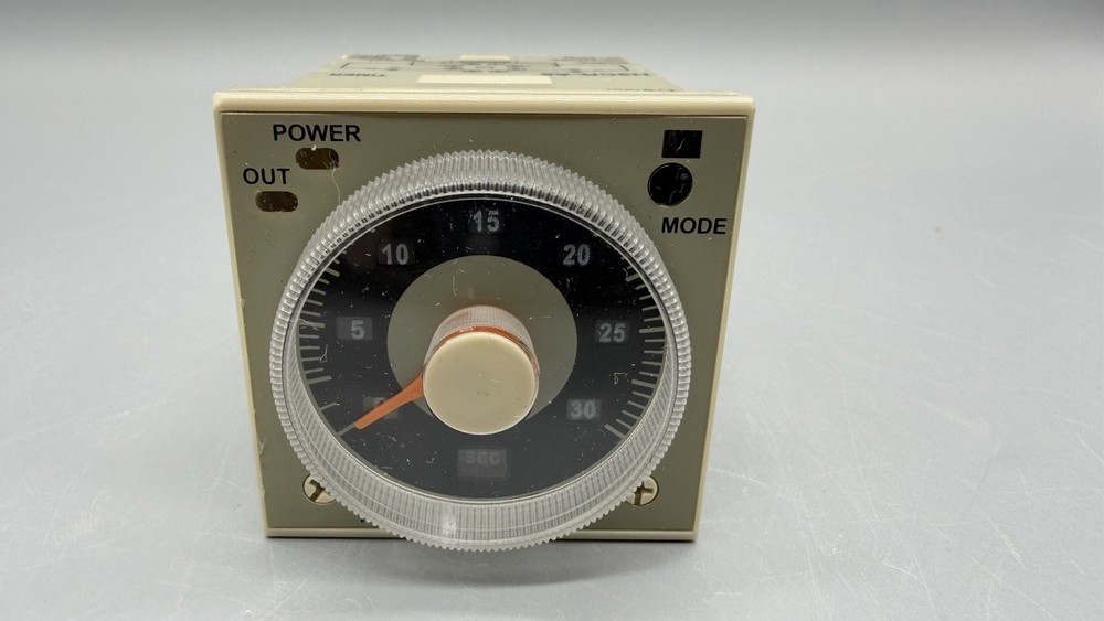 Omron H3CR-A8 Timer with Socket P3G-08