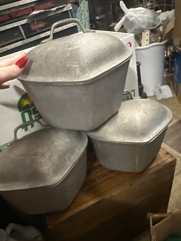 3 Silver seal heart shape? cookware pots With Handle